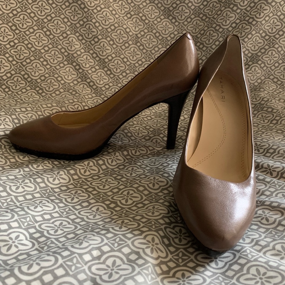 Tahari women’s heel